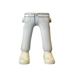 PIERNAS_0787 Pantalón Gris Claro Cinturón Zapatilla Blanca 